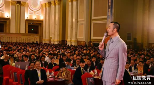 俞凌雄最新課程，探索前沿知識(shí)，引領(lǐng)未來(lái)成長(zhǎng)之路